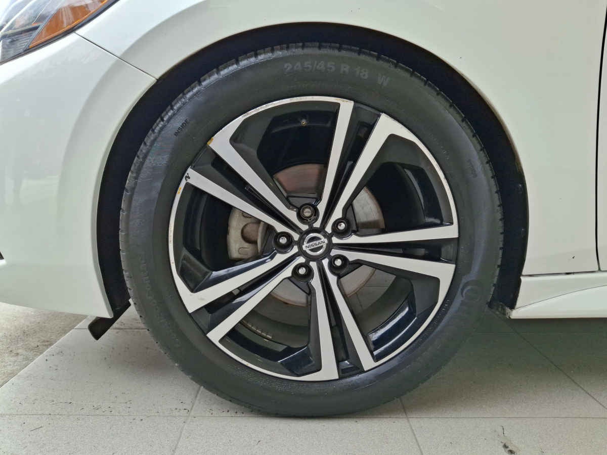 2023 Nissan Sentra 4p SR Platinum L4/2.0 Aut