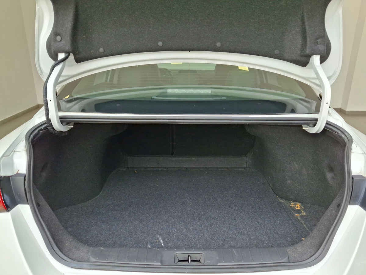 2023 Nissan Sentra 4p SR Platinum L4/2.0 Aut