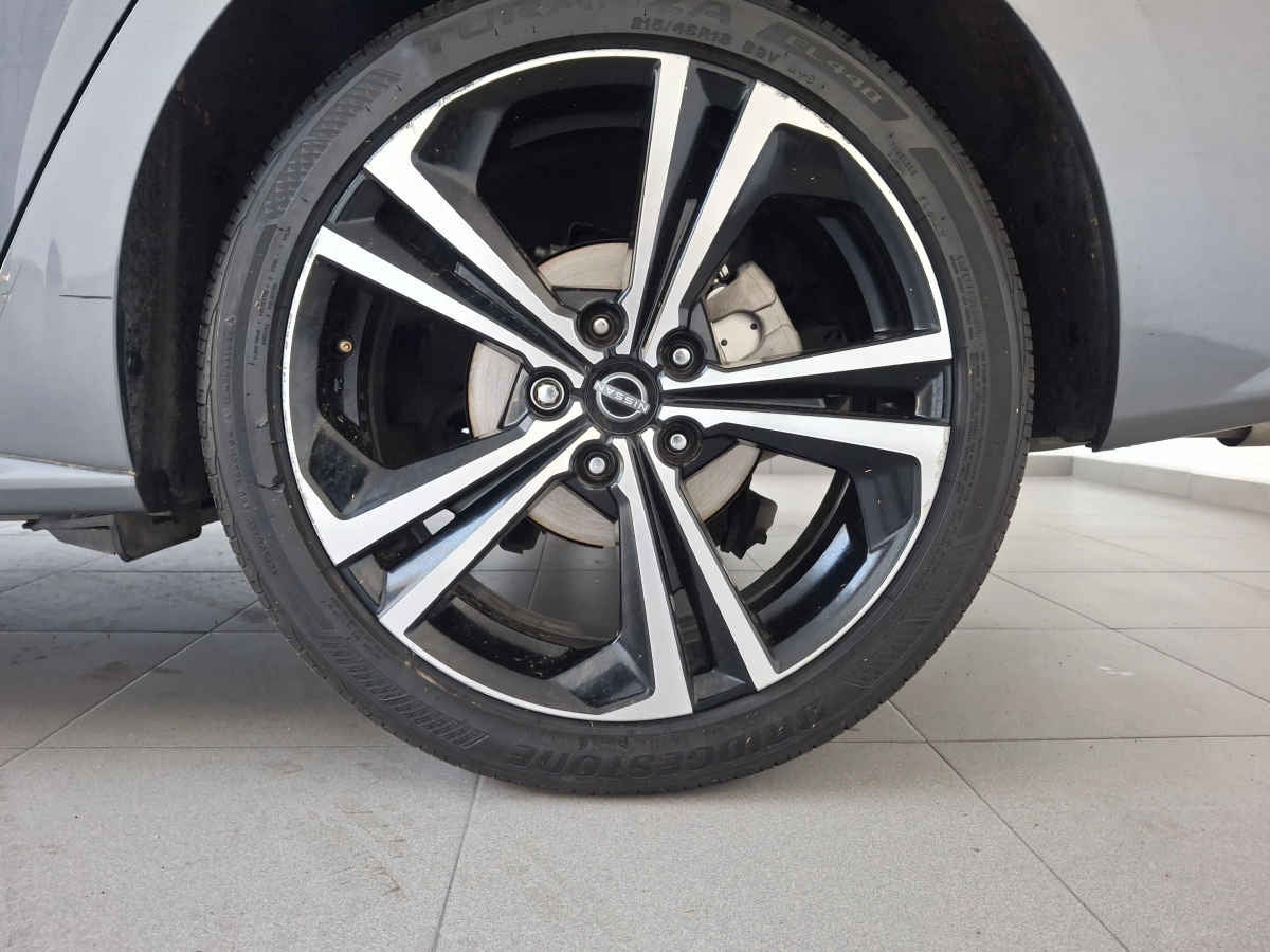 2023 Nissan Sentra 4p SR Platinum L4/2.0 Aut