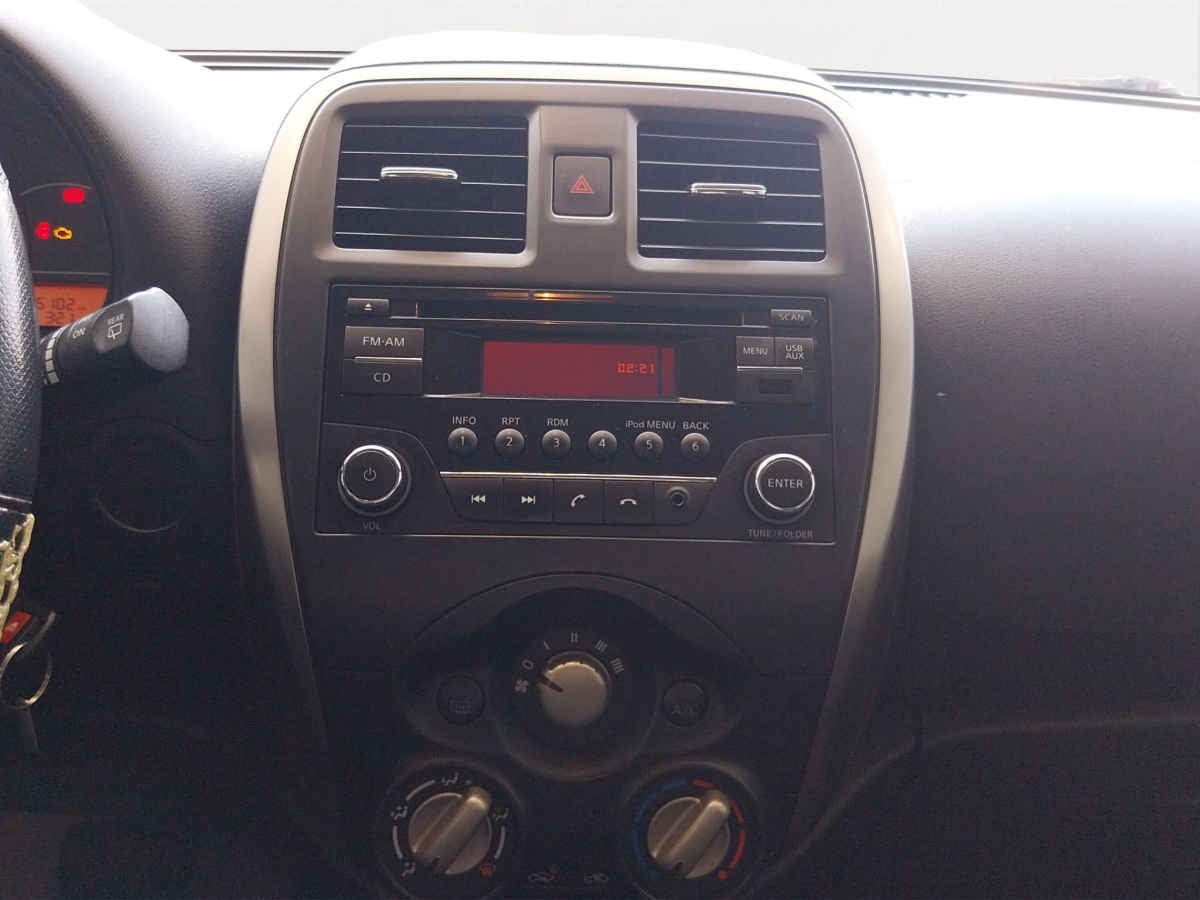 2016 Nissan March 5p Sense L4/1.6 Aut