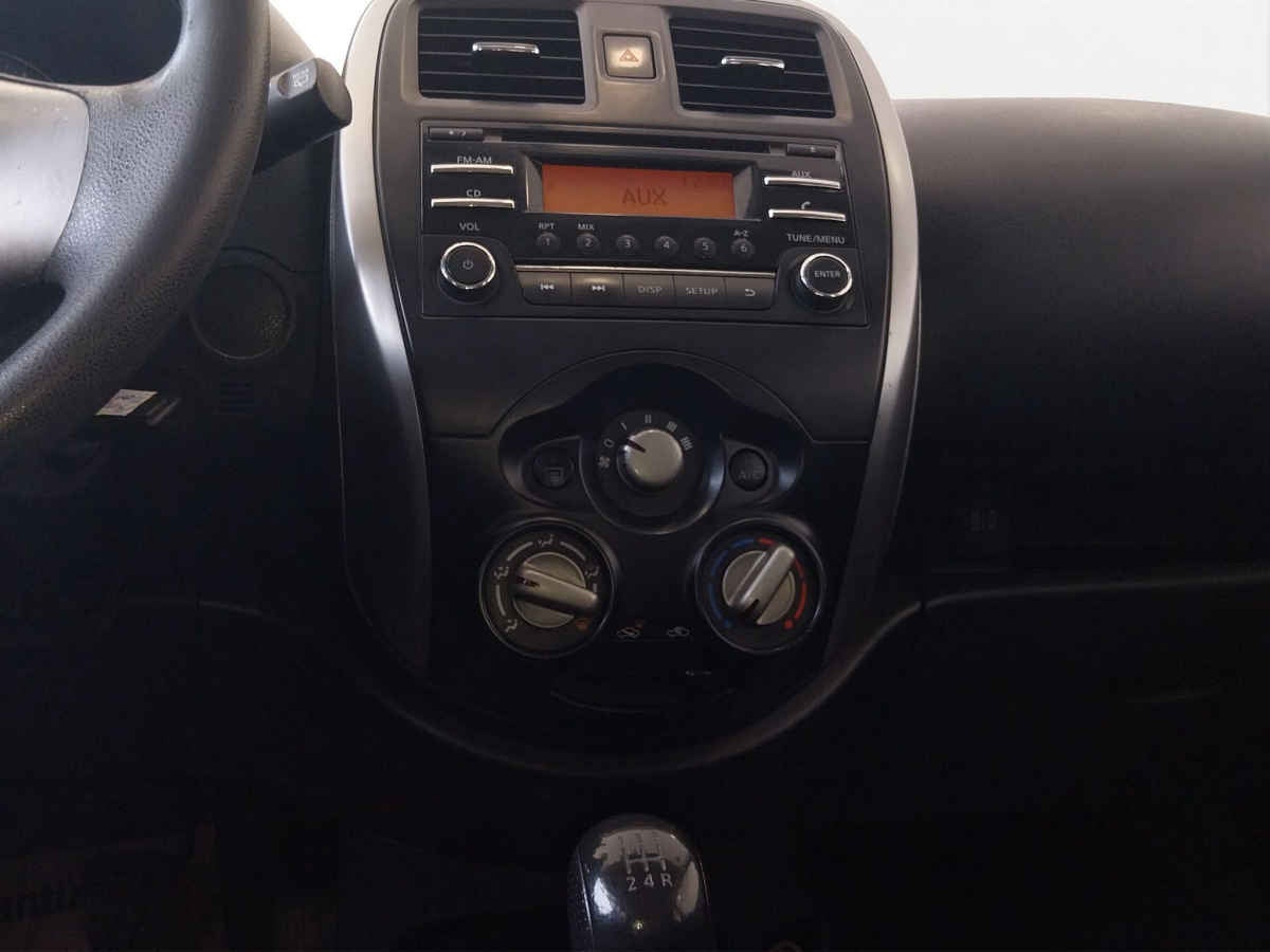 2015 Nissan March 5p Sense L4/1.6 Man