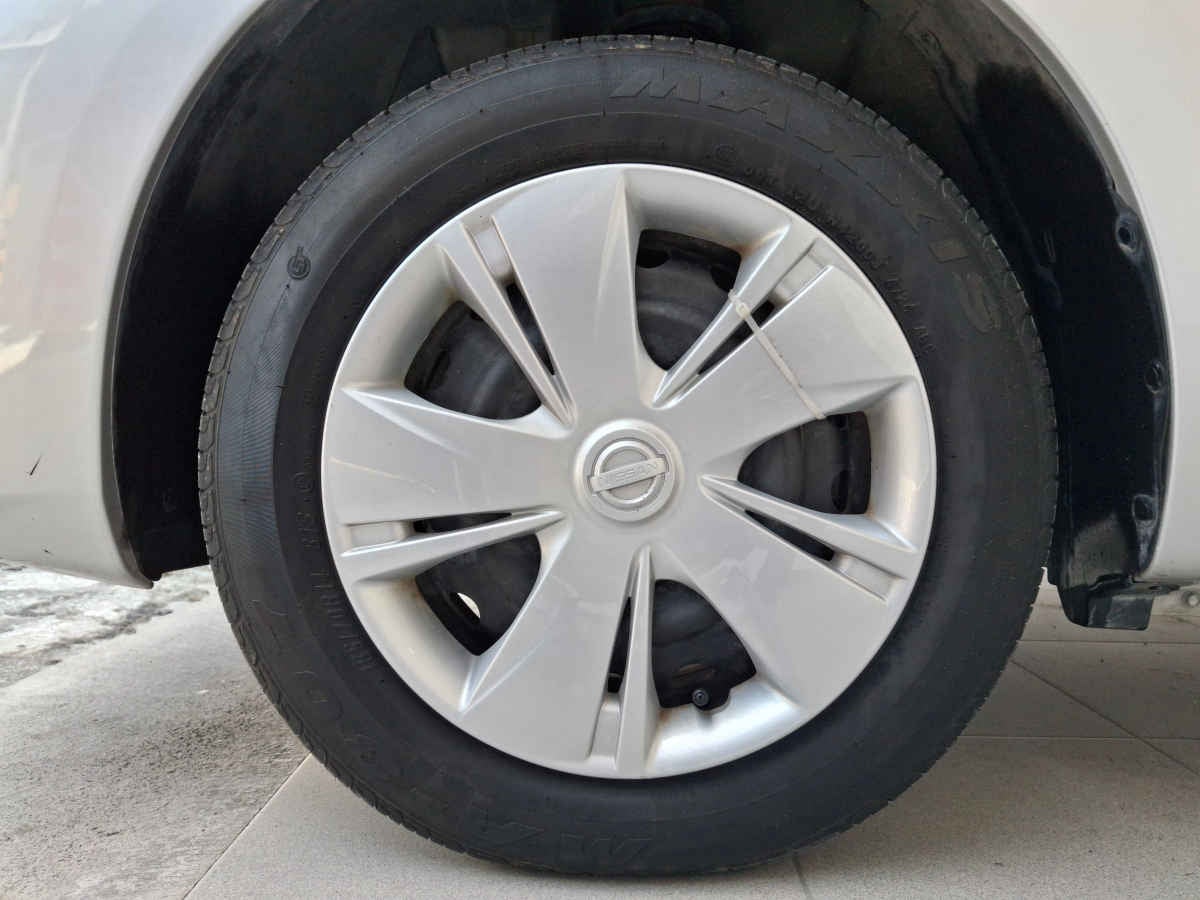 2025 Nissan March 5p Sense L4/1.6 Aut