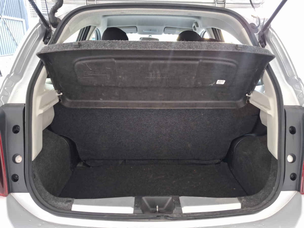 2022 Nissan March 5p Advance L4/1.6 Man