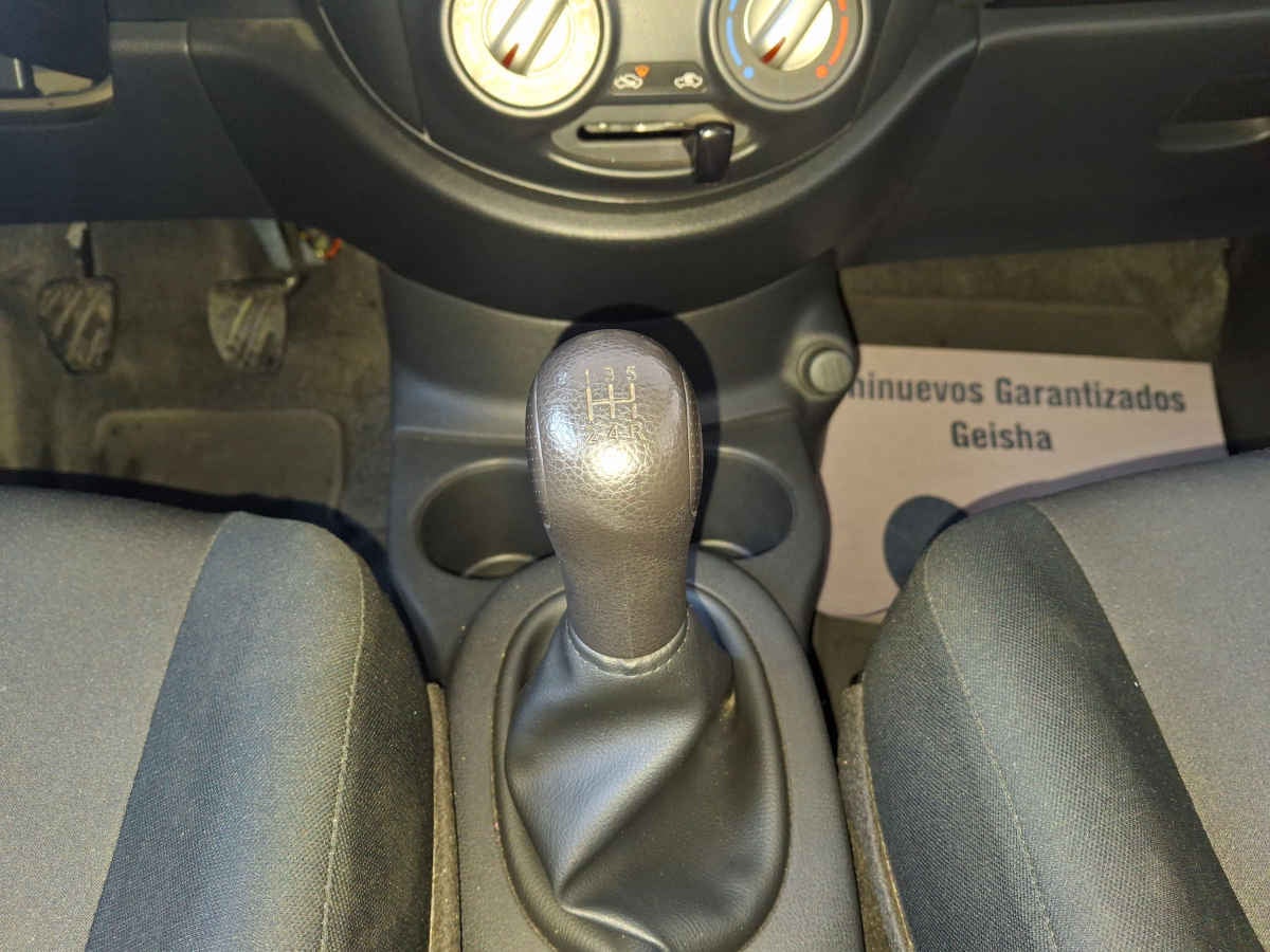 2025 Nissan V-Drive 4p L4/1.6 Man Audio