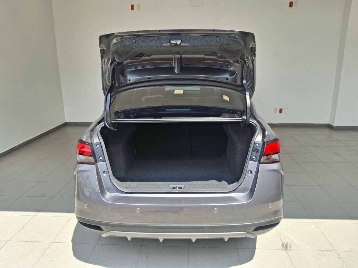2021 Nissan Versa 4p Platinum L4/1.6 Aut