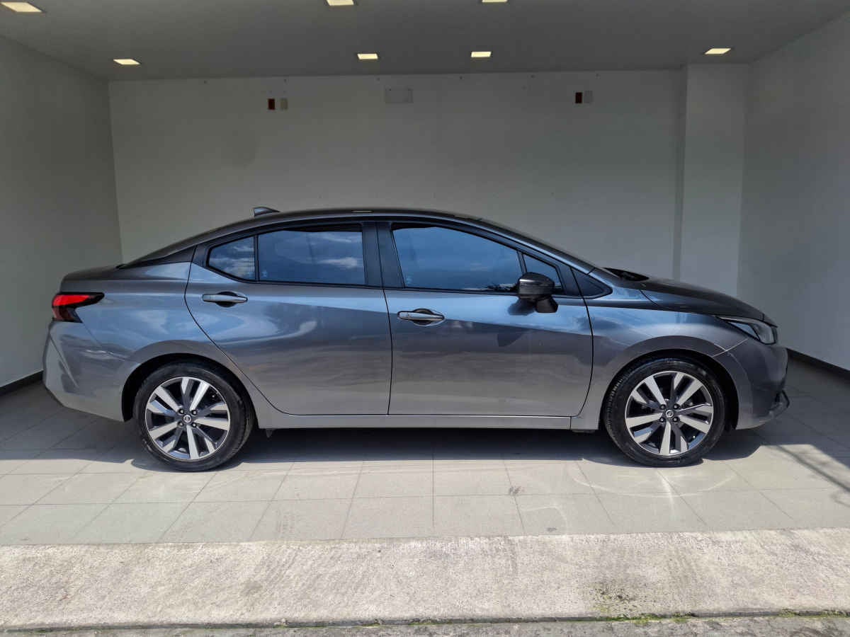 2021 Nissan Versa 4p Platinum L4/1.6 Aut