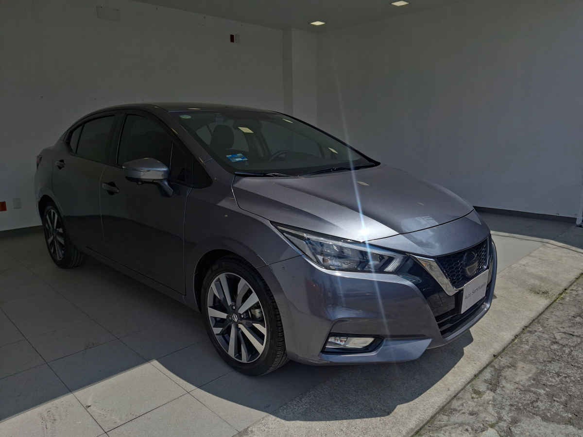 2021 Nissan Versa 4p Platinum L4/1.6 Aut