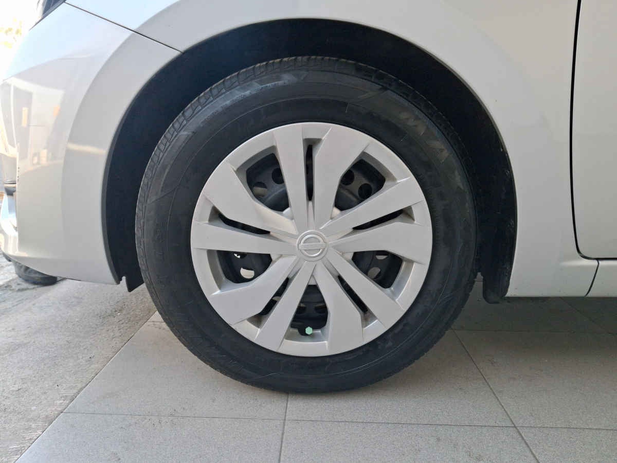 2023 Nissan Versa 4p Sense L4/1.6 Man