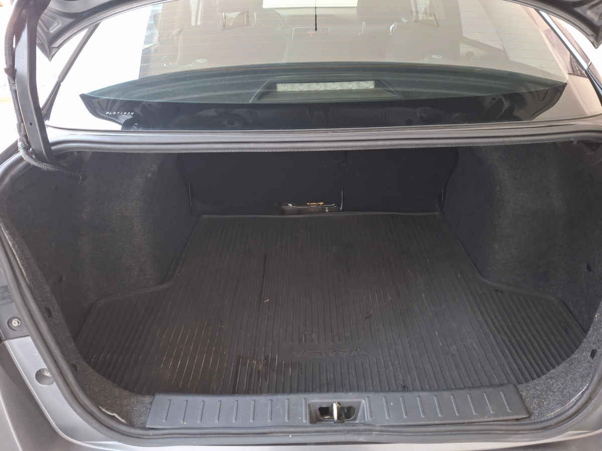 2023 Nissan Versa 4p Advance L4/1.6 Man