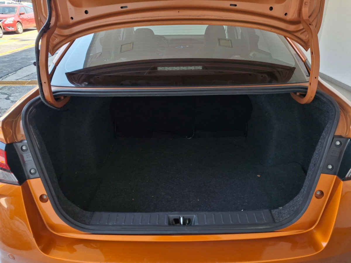 2024 Nissan Versa 4p SR L4/1.6 Aut