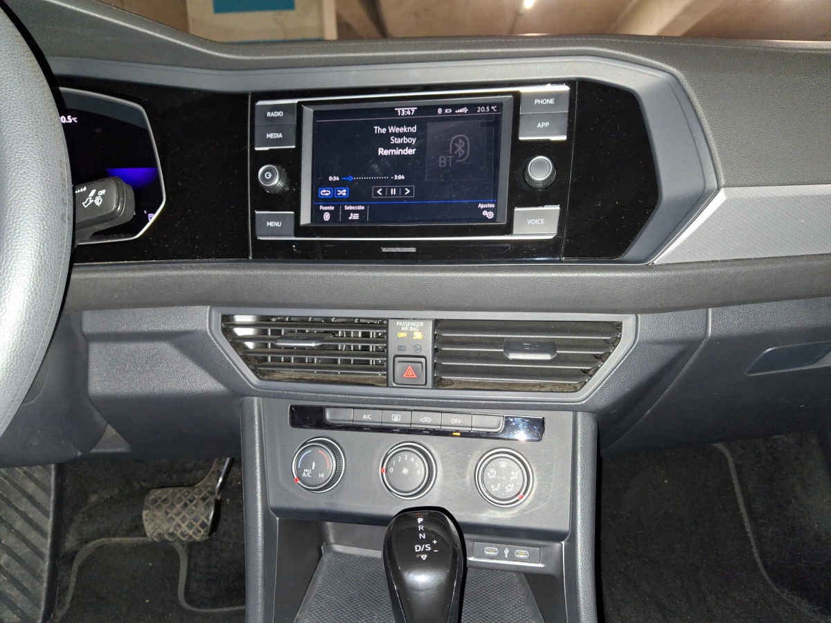 2024 Volkswagen Jetta 4p Trendline L4/1.4/T Aut