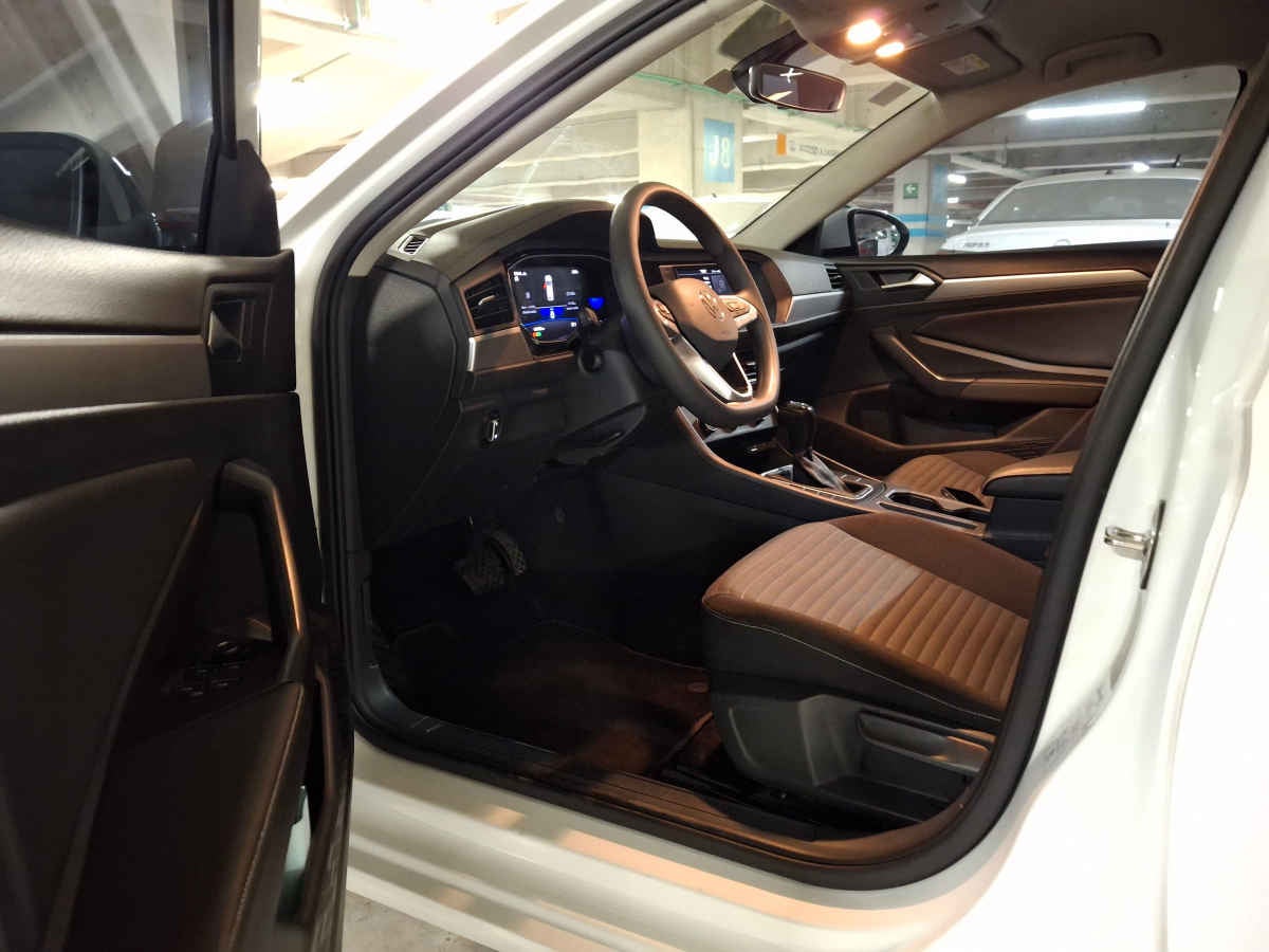 2024 Volkswagen Jetta 4p Trendline L4/1.4/T Aut