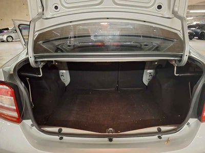 2024 Renault Logan 4p Intens L4/1.6 Aut