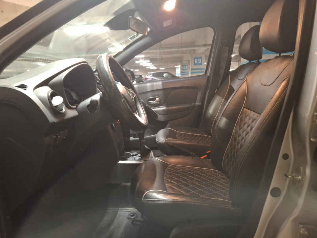 2024 Renault Logan 4p Intens L4/1.6 Aut