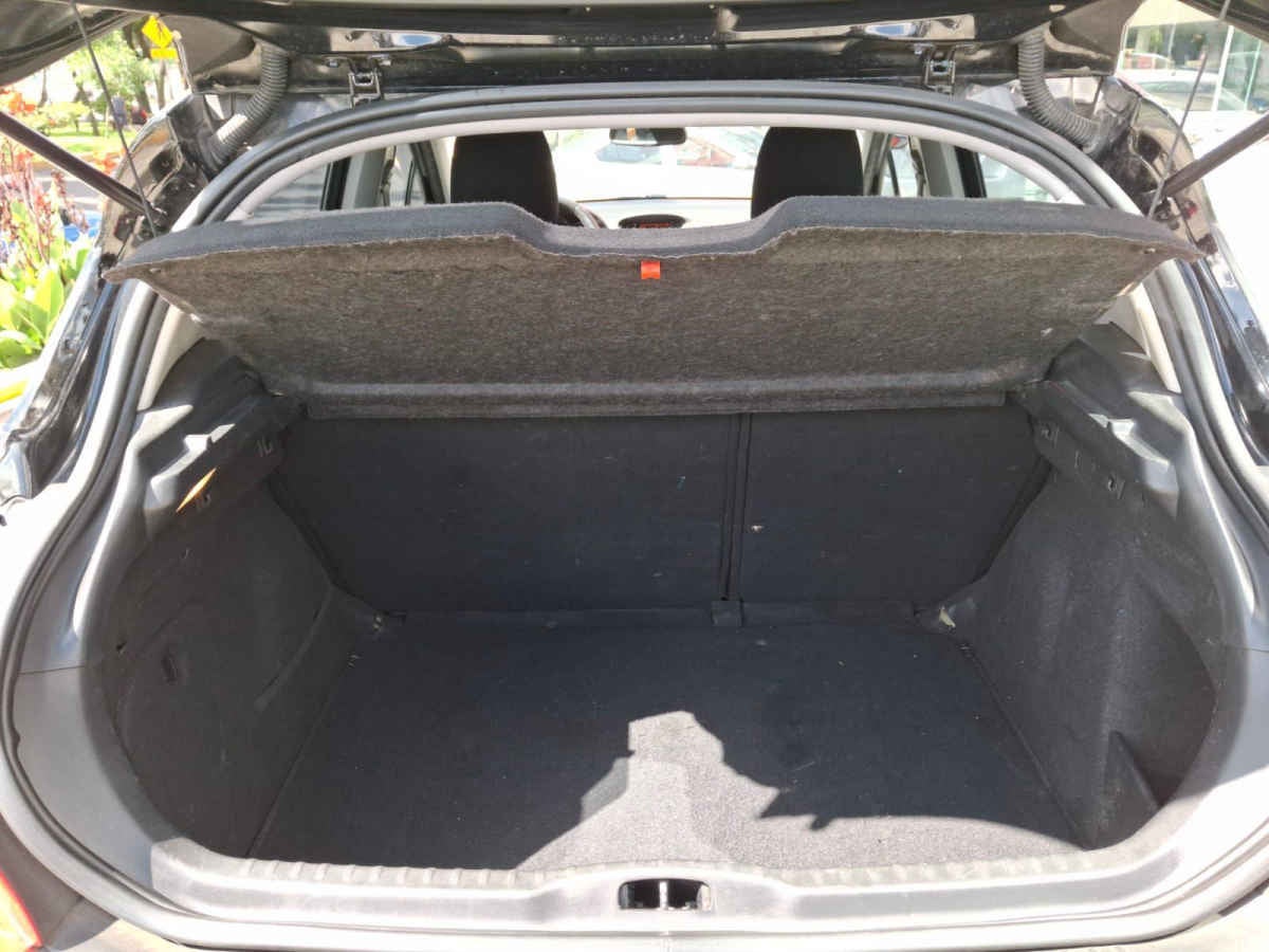 2013 Peugeot 308 5p L4 1.6 aut